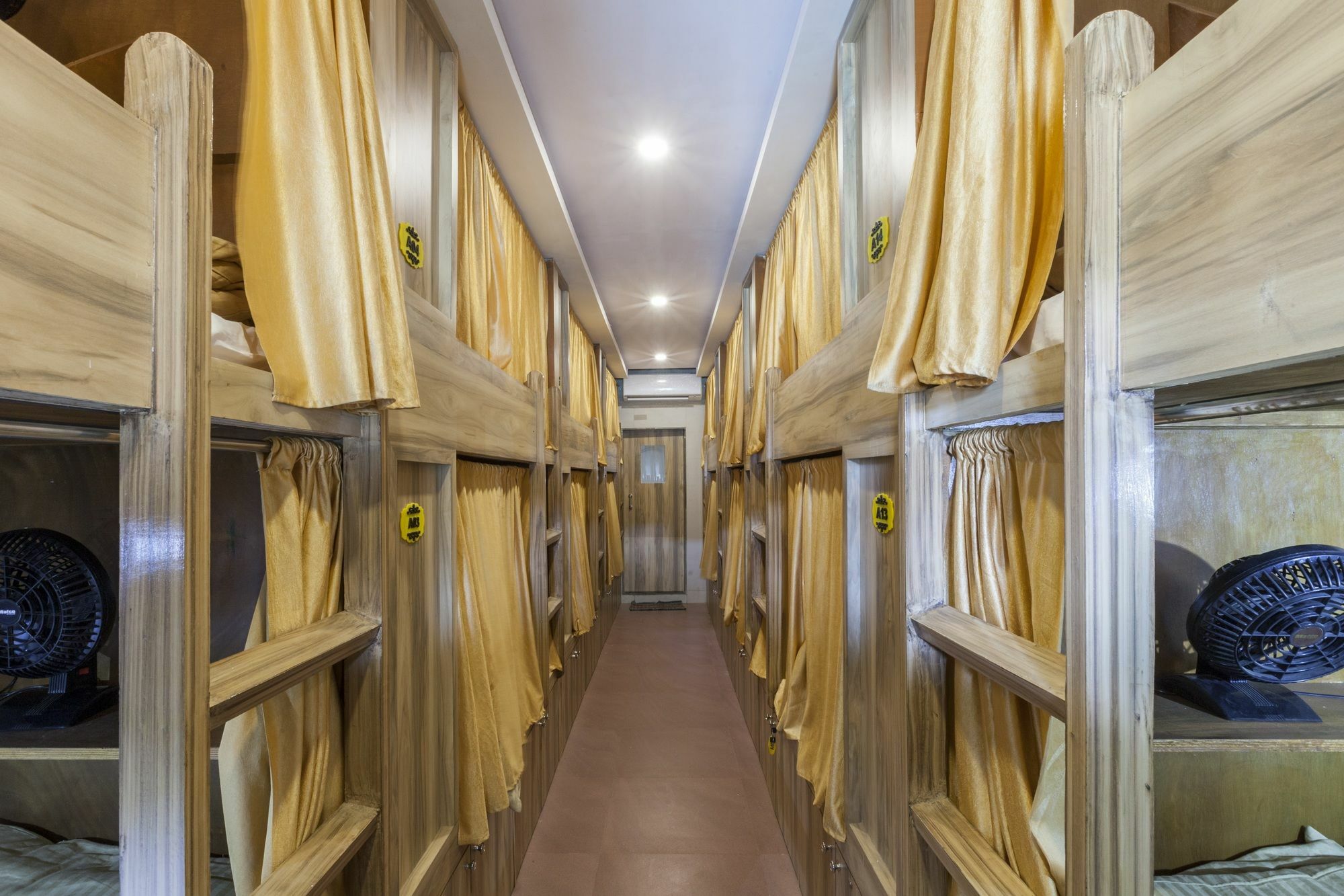 Abza Deluxe Dormitory Mumbai Exterior foto
