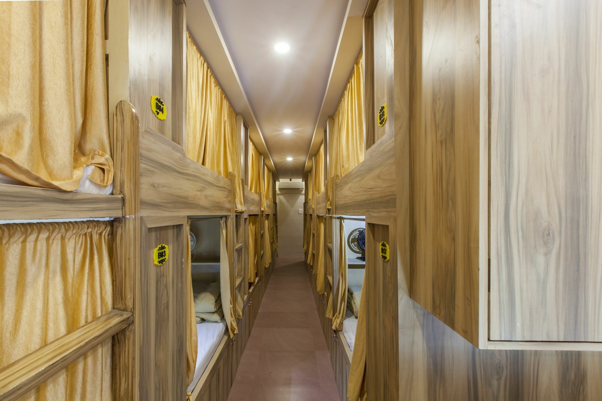 Abza Deluxe Dormitory Mumbai Exterior foto